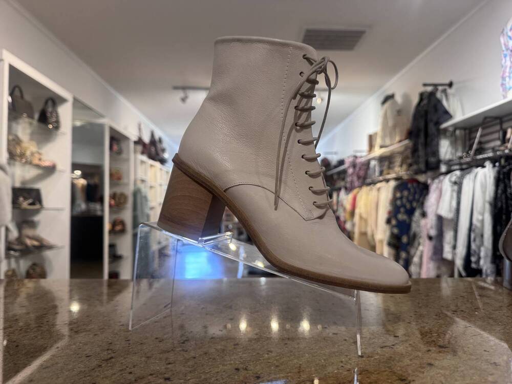 NEW COCLICO women's bina boot in white